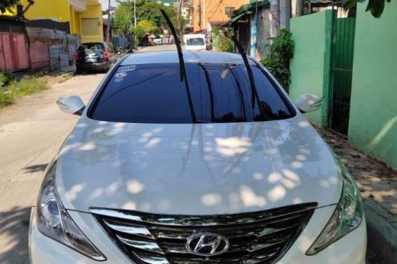 White Hyundai Sonata for sale in Quezon City