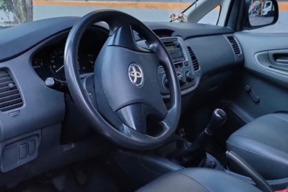 White Toyota Innova for sale in Makati