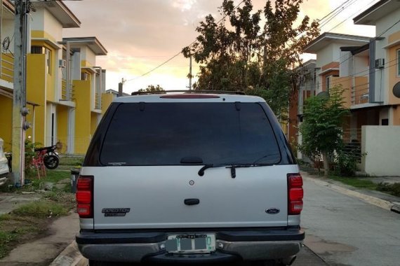 Sell Silver Ford Expedition in Manila