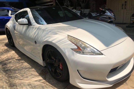 Selling White Nissan 370Z in Quezon City