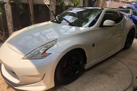 Selling White Nissan 370Z in Quezon City