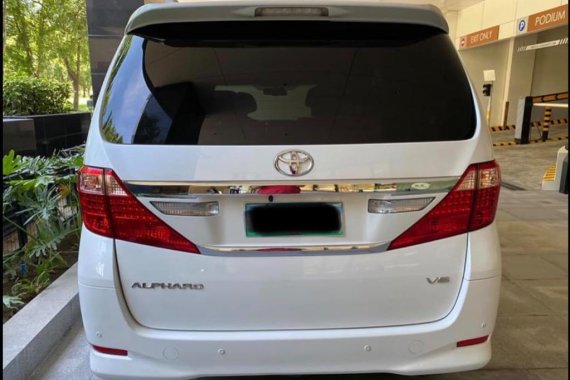 Sell White Toyota Alphard in Quezon City