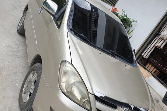 Selling Beige Toyota Innova 2008 SUV / MPV in Manila