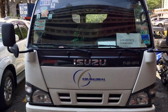 Selling White Isuzu Nhr for sale in Parañaque