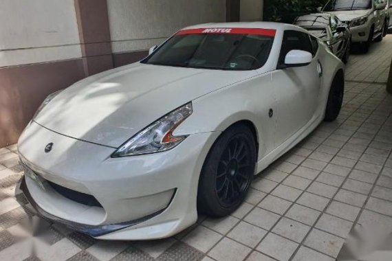 Selling White Nissan 370Z 2009 in Manila