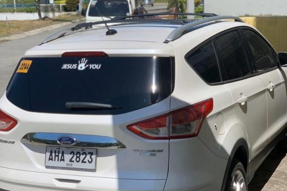 White Ford Escape 2015 for sale in Manila