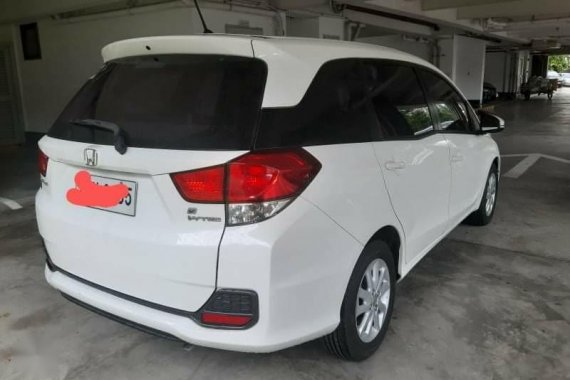 Selling White Honda Mobilio 2015 in Makati