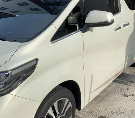 Sell White Toyota Alphard in Manila