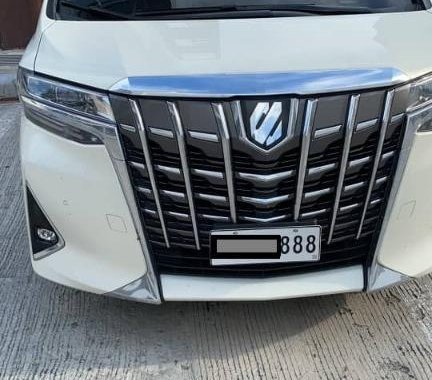 Sell White Toyota Alphard in Manila