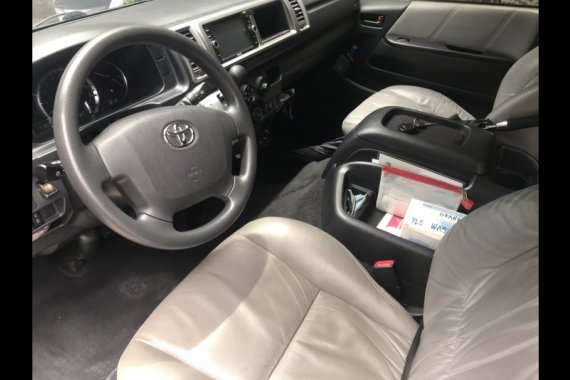 Selling White Toyota Hiace 2015 in Manila