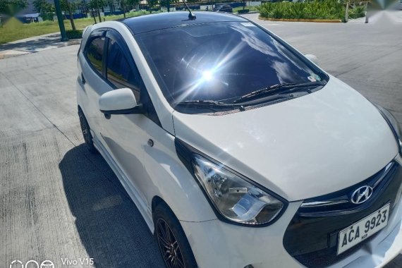 Selling White Hyundai Eon in Pasig