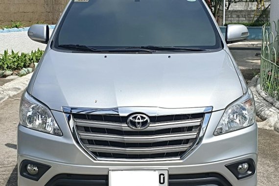 Selling Silver Toyota Innova in Manila