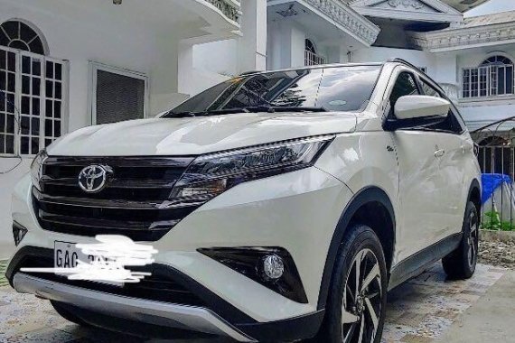 Selling White Toyota Rush in Lapu-Lapu