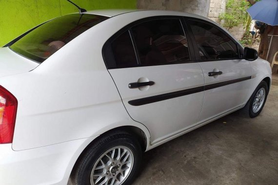 Selling White Hyundai Accent 2010 in Manila