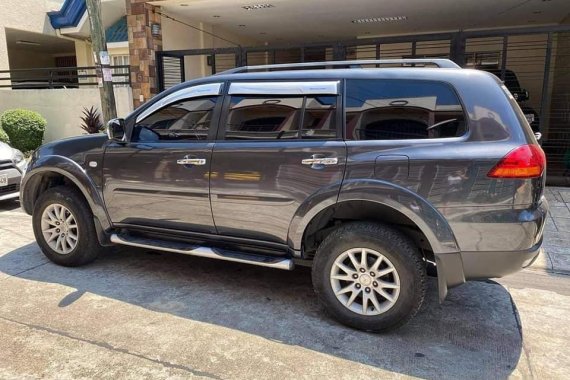 Selling Black Mitsubishi Montero 2011 in Manila