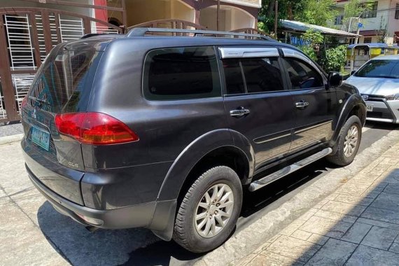 Selling Black Mitsubishi Montero 2011 in Manila