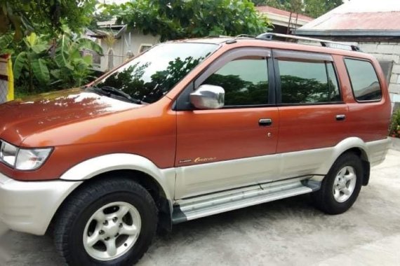 Orange Isuzu Crosswind for sale in Tarlac