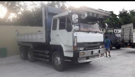 Selling White Mitsubishi Fuso in Quezon City