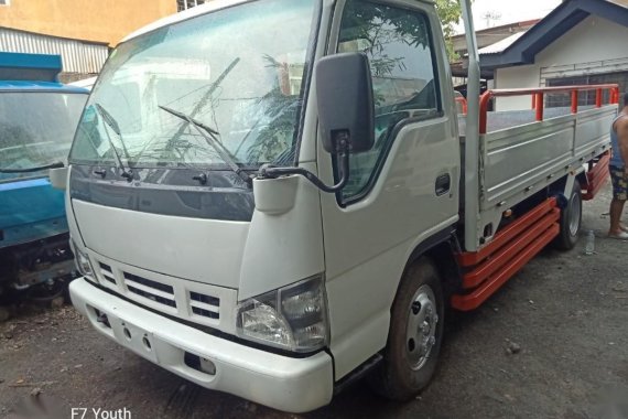 White Isuzu Giga 2006 for sale in Quezon City