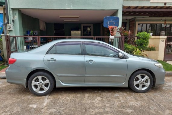 Selling Silver Toyota Corolla Altis 2012 in Manila