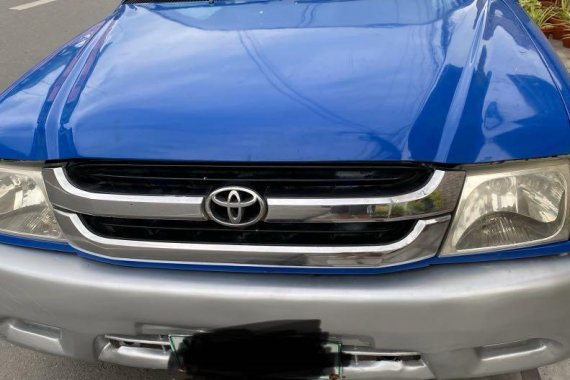 Sell Blue Toyota Hilux in Talavera