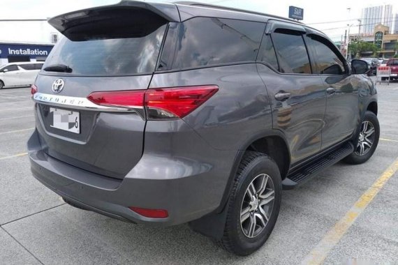Selling Grey Toyota Fortuner 2018 in Manila