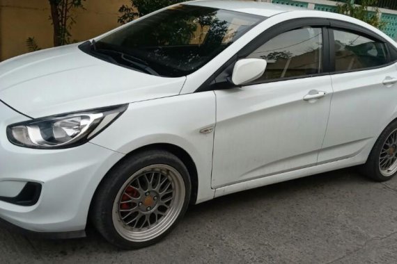 White Hyundai Accent 2014 for sale in Santa Rosa