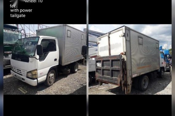 WHITE Isuzu Elf 2020 for sale in Caloocan