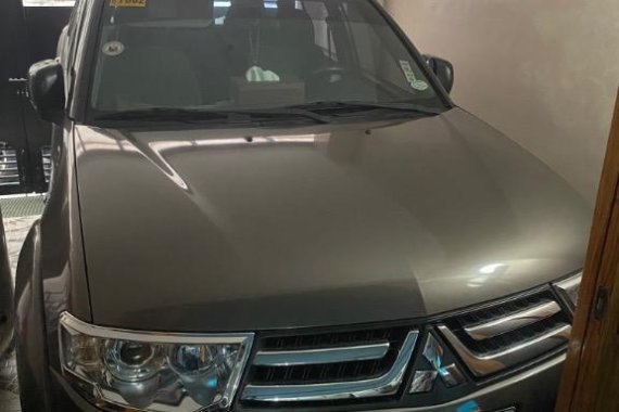 Selling Silver Mitsubishi Outlander 2014 in Manila