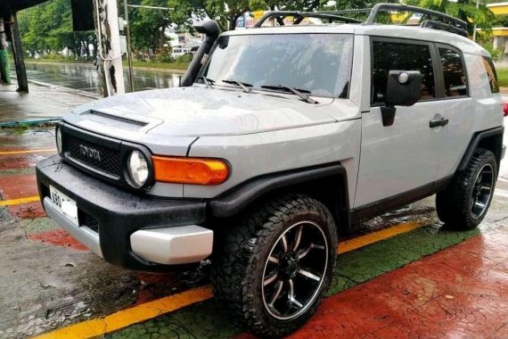 White Toyota Fj Cruiser 2015 for sale in Manila