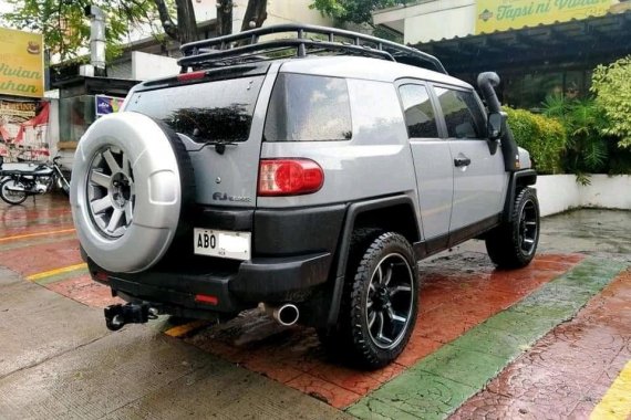 White Toyota Fj Cruiser 2015 for sale in Manila