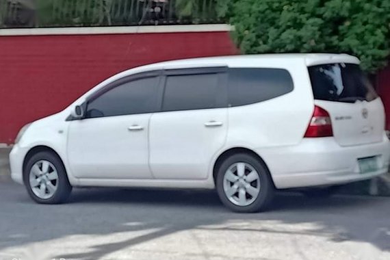 Selling White Nissan Livina in Manila