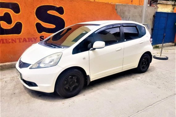 Sell White Honda Jazz in Caloocan