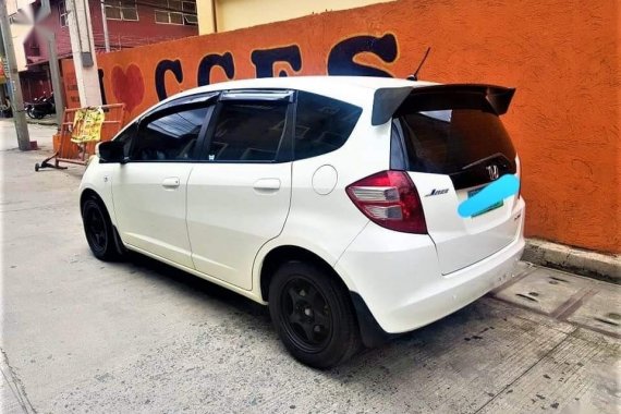 Sell White Honda Jazz in Caloocan