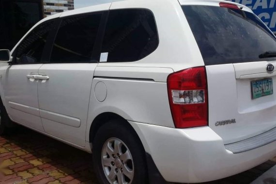 Sell White Kia Grand carnival in Angeles