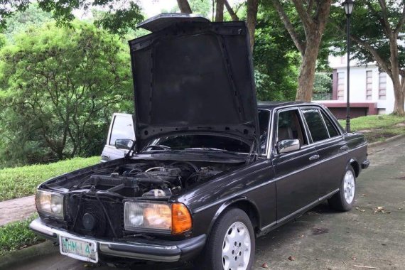 Sell Black Mercedes-Benz 200 in Manila