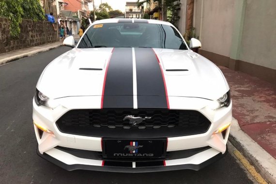 Selling White Ford Mustang in Marikina