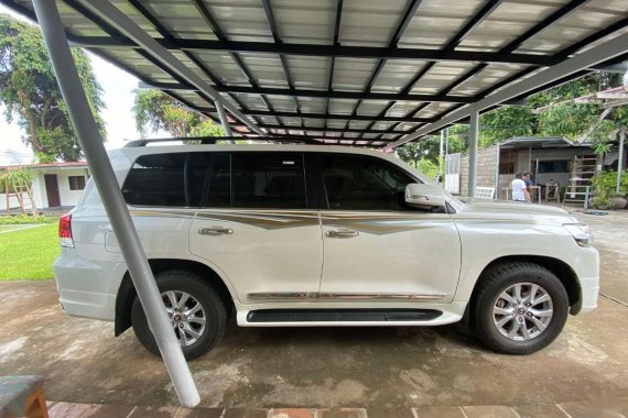 Sell White Toyota Land Cruiser in Manila