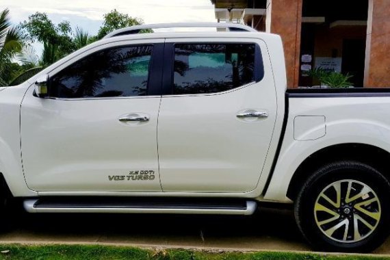 Selling White Nissan Navara in Pasig