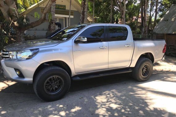 Selling Silver Toyota Hilux in Magsaysay