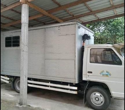 Selling White Isuzu Elf for sale in San Luis