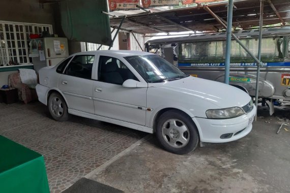 Selling White Opel Vectra in Manila