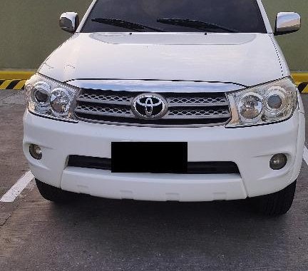 White Toyota Fortuner 2010 for sale in Pandi