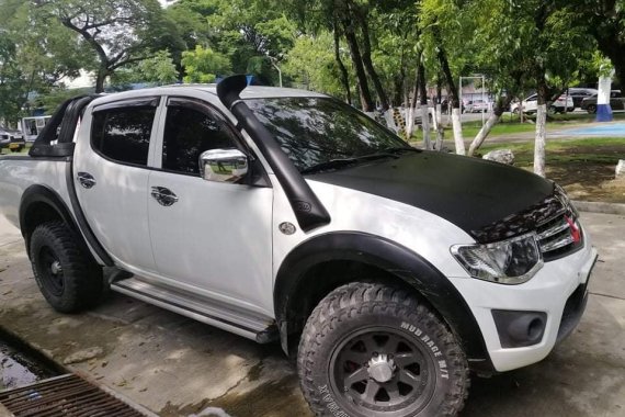 2010 MITSUBISHI STRADA MT