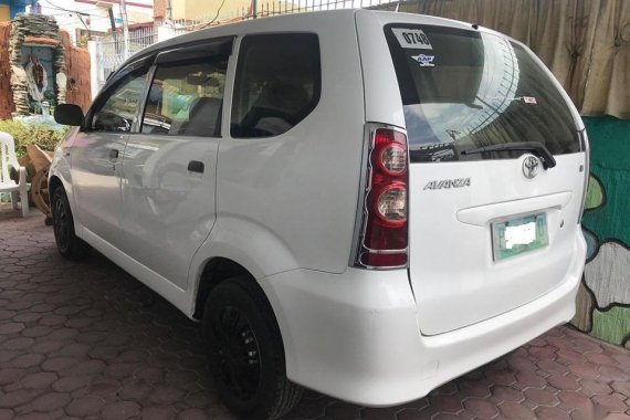 Sell White 2010 Toyota Avanza in Manila