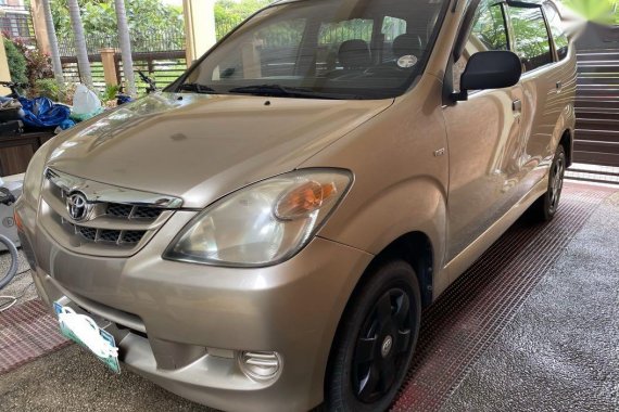 Sell Beige 2011 Toyota Avanza in Real