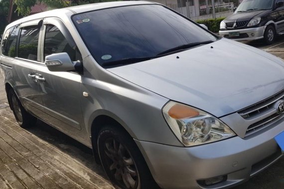 Selling Silver Kia Carnival 2010 Van in Manila