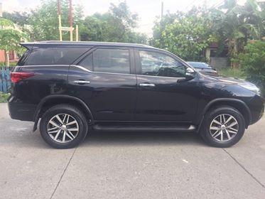 Selling Black Toyota Fortuner in Manila