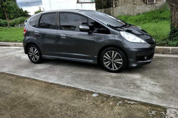 Selling Grey Honda Jazz in Biñan