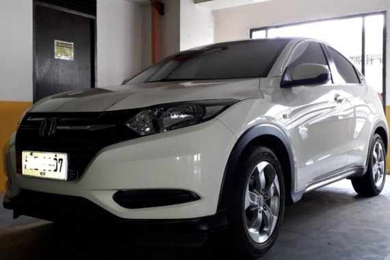 White Honda Hr-V for sale in Makati